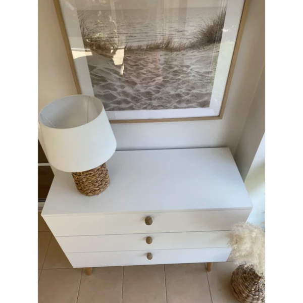 Komoda BOHO z szufladami na wysokich drewnianych nogach + Cichy domyk - Biały mat